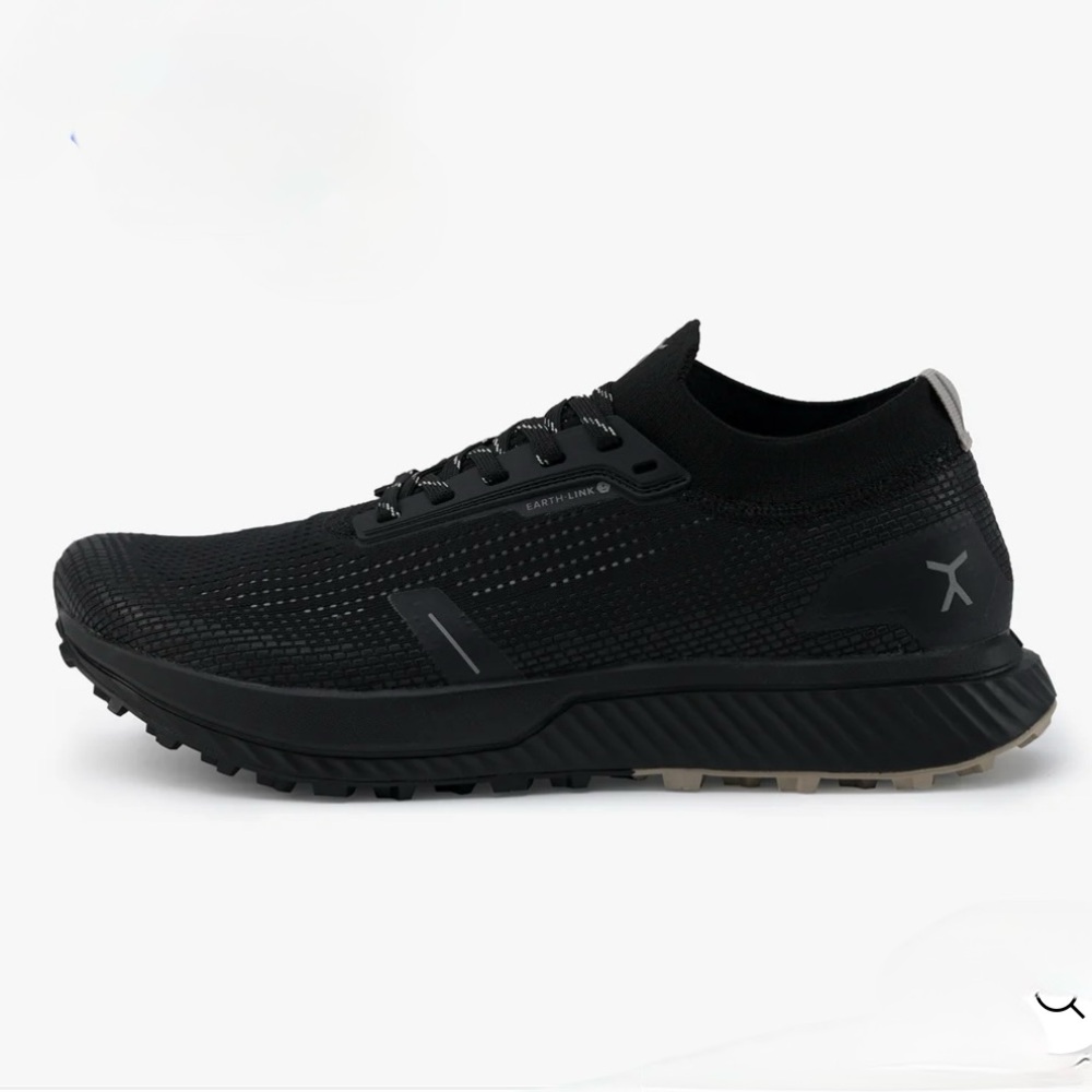 Worn once Flux Adapt Trail Runner black size 8
